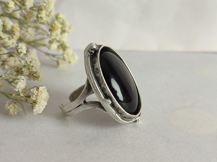 black cocktail ring