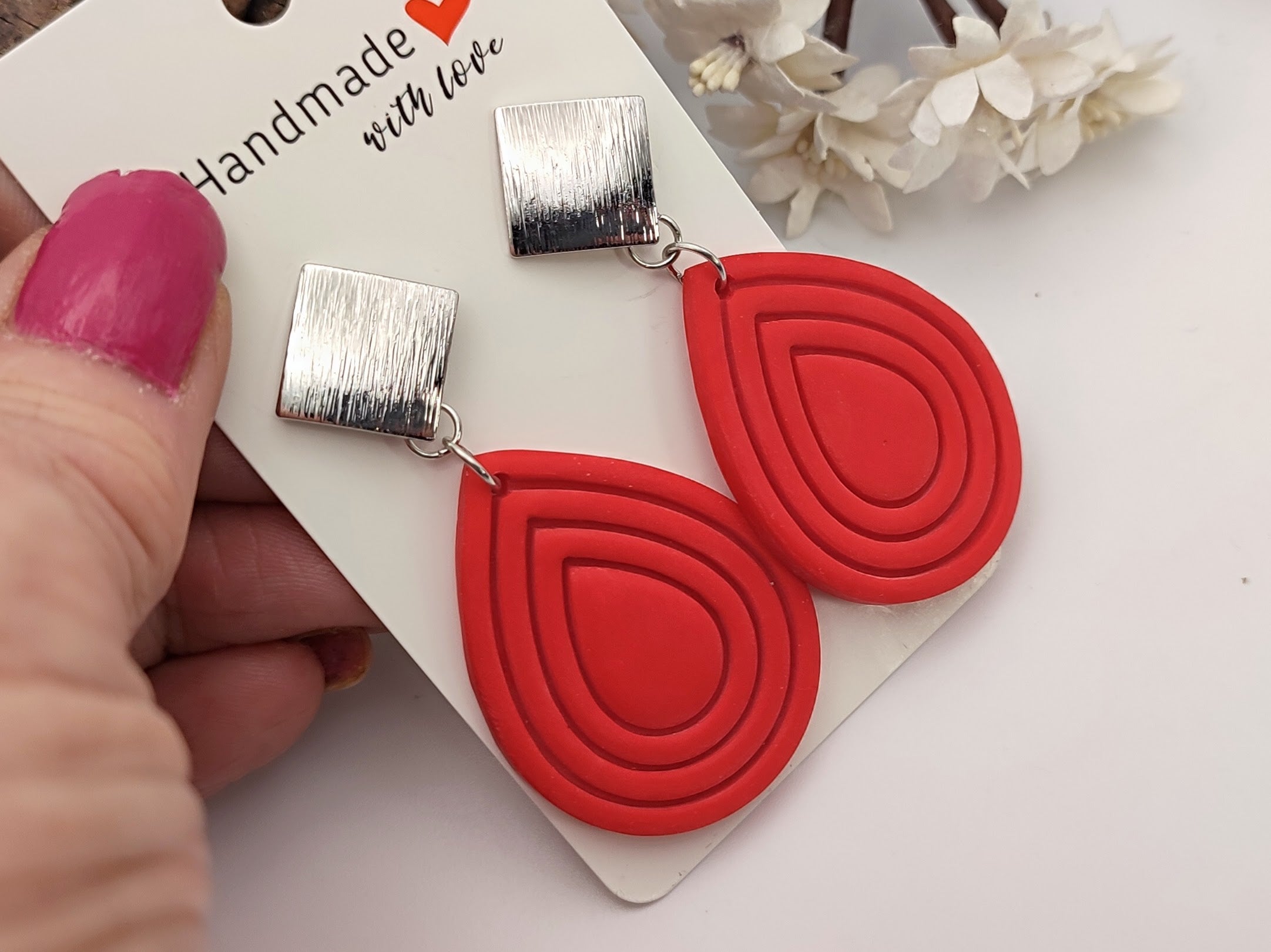  incorporating jewelry into your work attire