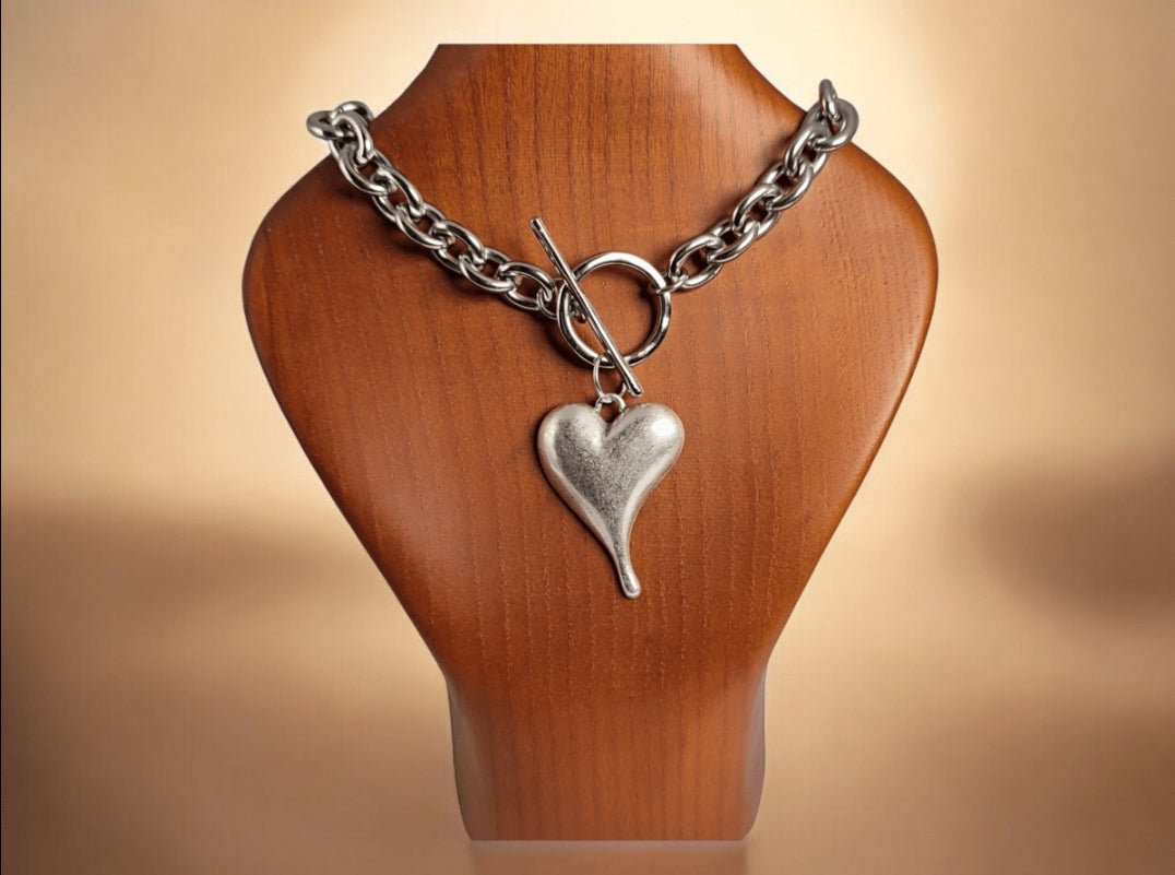 Where Can I Find a Chunky Necklace That Is Easy to Wear?