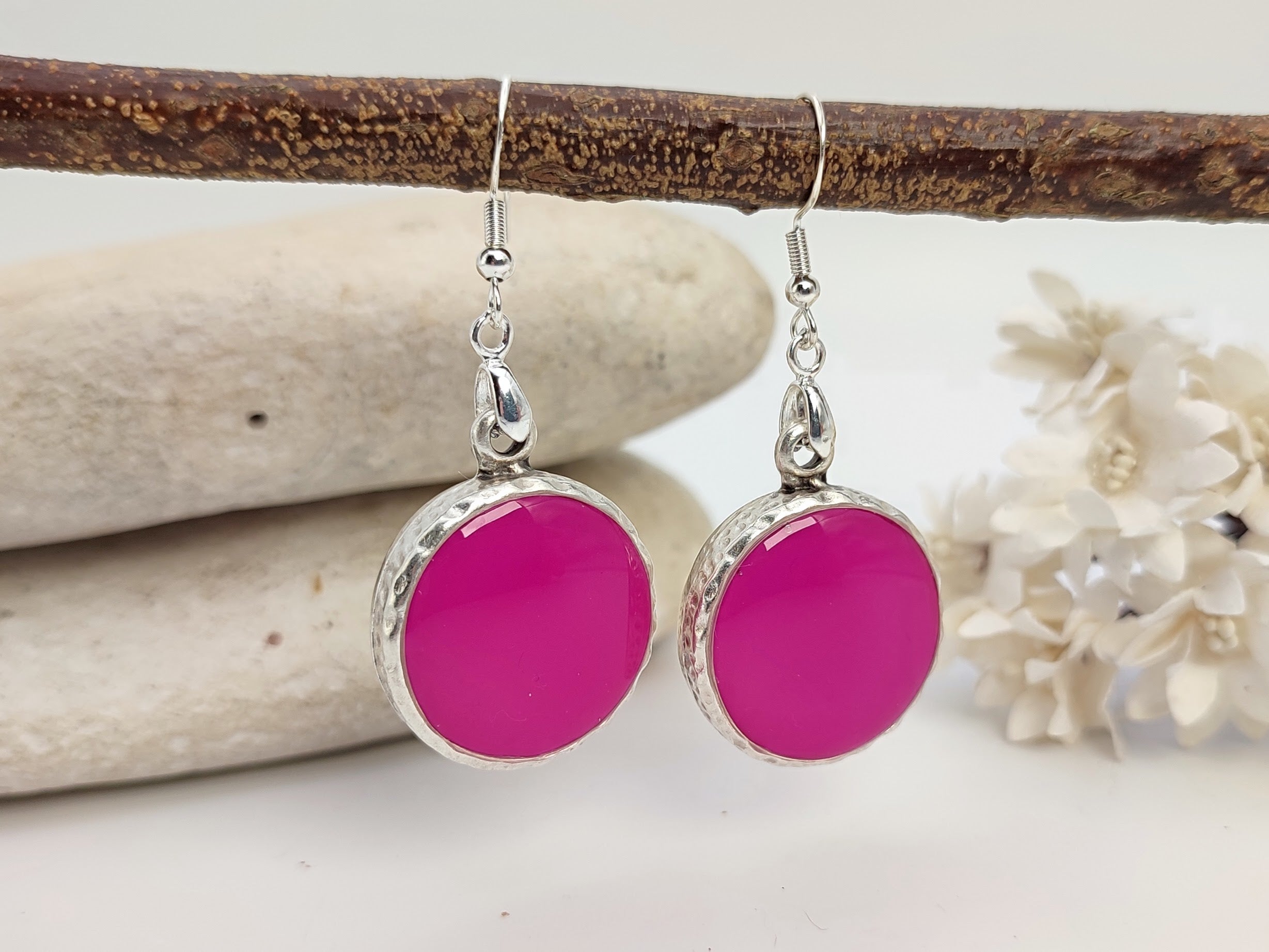 Pembe Secondary image