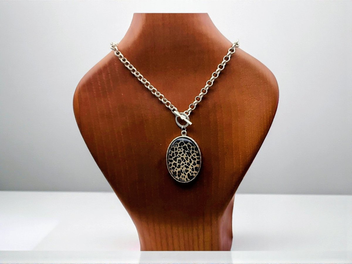 Leopard Animal Print Pendant Necklace "Feline" Secondary image
