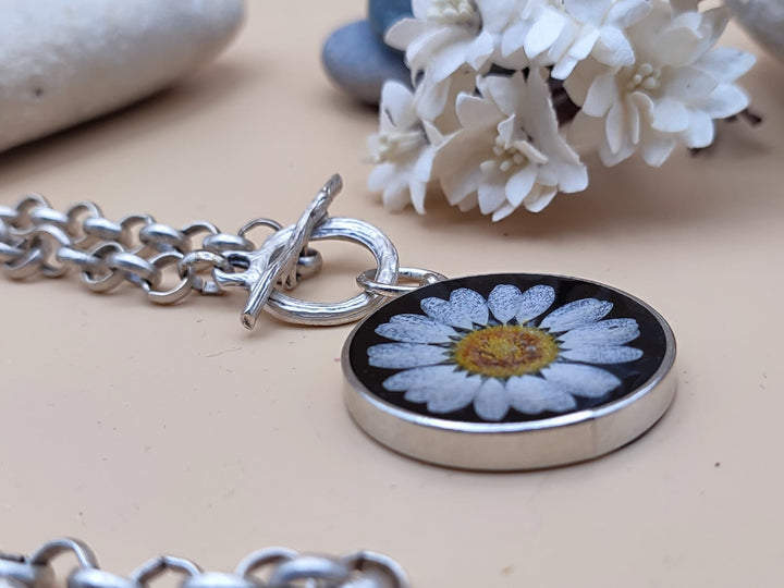 Daisy necklace with toggle clasp Flower necklace Black pendant necklace Pressed dried flower necklace Statement necklace Floral jewellery