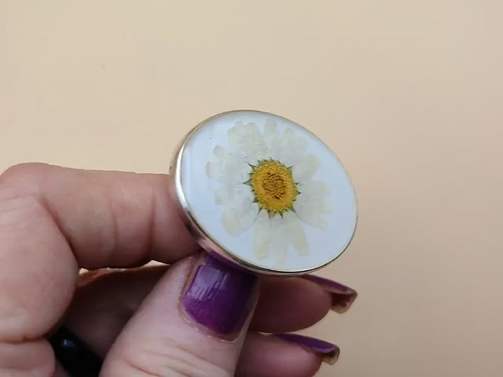 Large white resin ring Daisy ring Pressed flower ring Daisy jewellery Large oval ring Floral ring Statement ring Resin flower ring