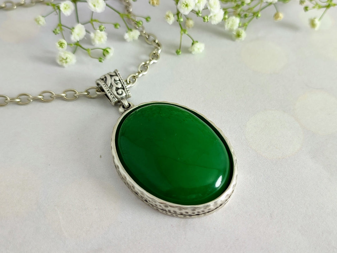 Jade pendant necklace
